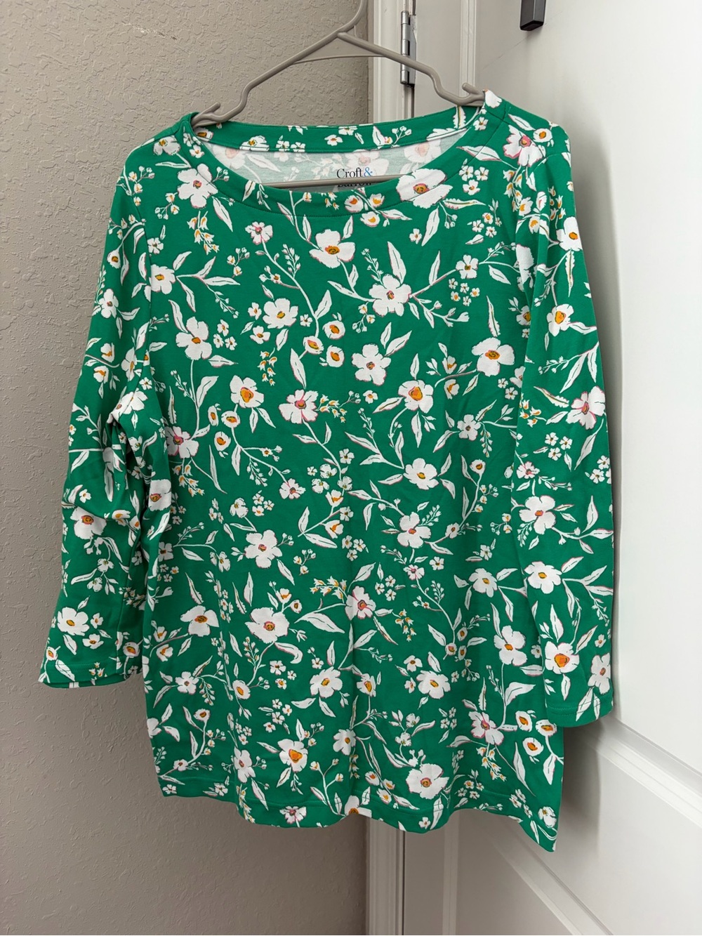 croft & barrow Green Floral Crewneck Top
